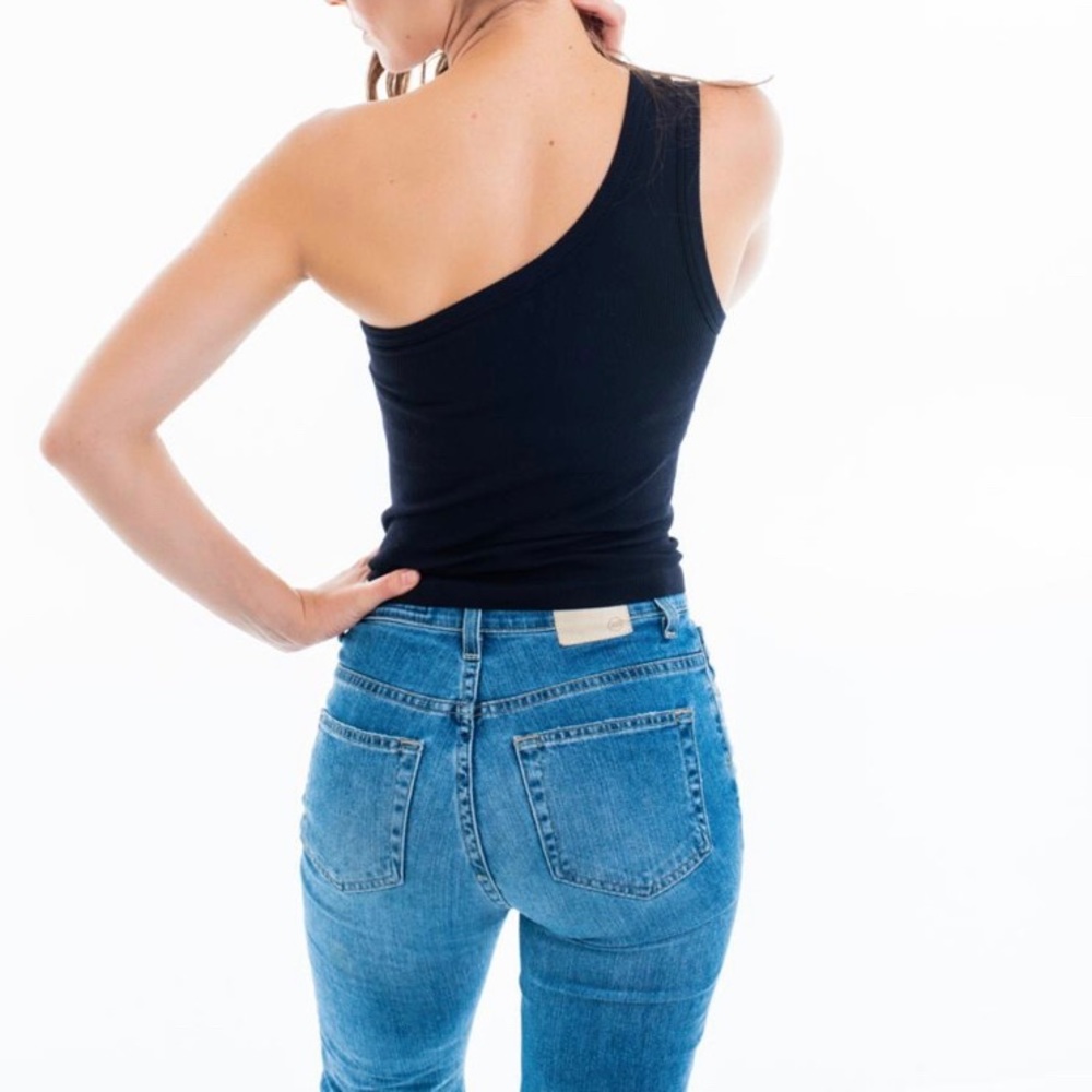 One-shoulder black crop top